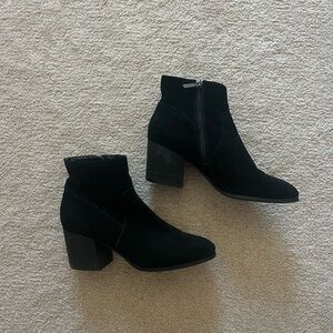Black Blondo weatherproof booties size 8.5